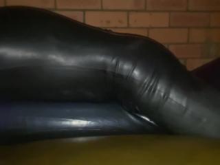 Humping waterbed tube in latex