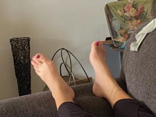 Toes and feet! 1 of 11