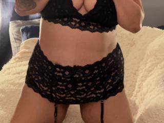 A few of me in lingerie. Usually the pics I send to Bulls 2 of 4