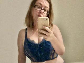 Petite Chubby MILF For You 10 of 20