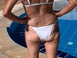 Sexy Pics 1 of 9