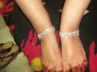 Beautiful feet wearing different kind of chain 11 of 20
