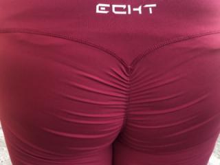 Who loves big gals in scrunch bum leggings ? 18 of 20