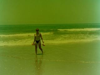 SHELLEY YOUNG SLUT BEACH PICS 14 of 20