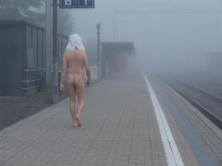 Nude at a railway station ZH Altstetten 1 of 9