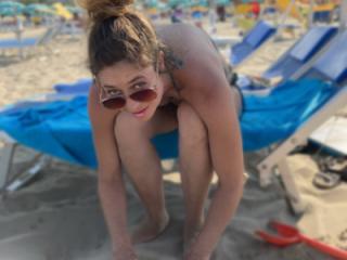 Hotwife / Milf - on the Rimini beach 13 of 20