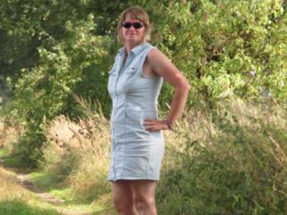 Anja 136 Herbstspaziergang einer MILF 4 of 14