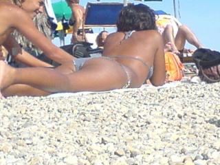 voyeur at an italian beach!!! very hot girl 2 of 6