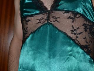 A new satin green nightgown 3 of 16