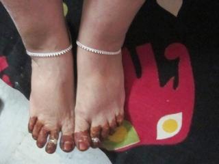 Beautiful feet wearing different kind of chain 3 of 20