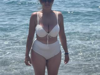 Busty hot wife 2 of 9