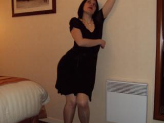 The bridesmaid in her black dress (part 1)