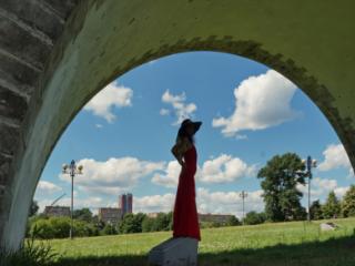 under the arch of the aqueduct 3 of 18