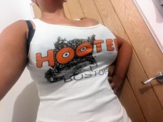 How are you tipping your Hooters Waitress? 12 of 15