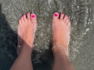 Wife’s sexy feet 1 of 7