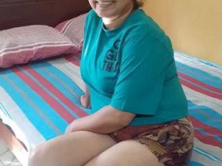 sri lankan sexy wife dhanushika 1 of 5