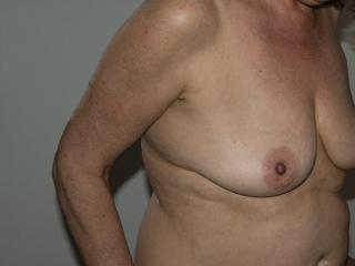 just changing clothes, to enjoy a mature body 9 of 20