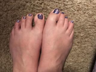 Pussy, toes nails and tits