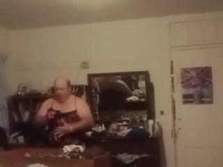 61old in girls top cleaning