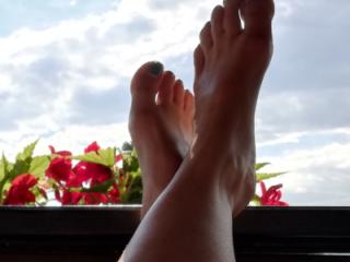 her legs and feet 5 of 10