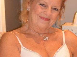 iN all soets of poases in lingerie and nudity! 3 of 20