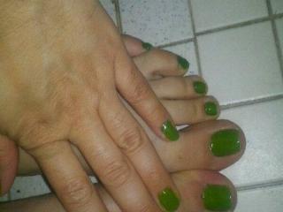 Nailpolish (green with designs and ring toe) 2 of 17