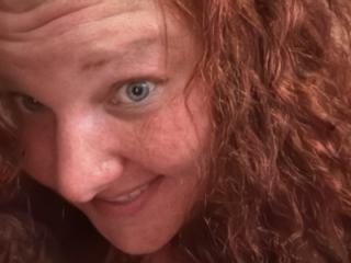 Curvy sweet wife is both naughty and nice! 11 of 13