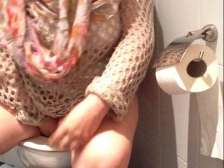 Toilet selfshot........................ 7 of 9