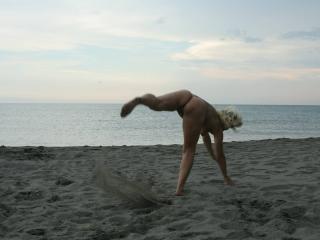Gimnastic on the beach? 3 of 16