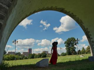 under the arch of the aqueduct