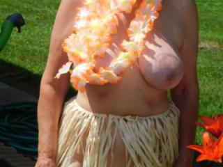 grass skirt 1 of 6