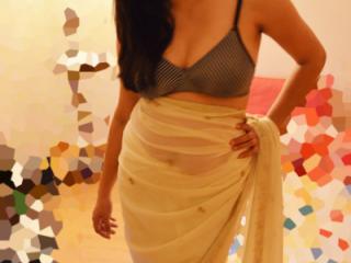 Looking Sexy in Saree 4 of 9