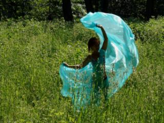 With a turquoise veil in the contrlight 15 of 20