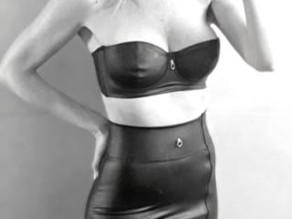 Do I look desirable in B&W??