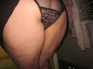 Hot Curvy Mature 3 of 4