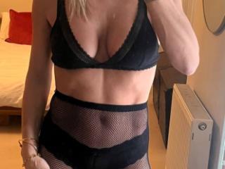 Sultry Sandie 2 of 9