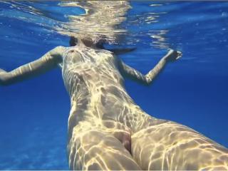 Under the water 3 of 7