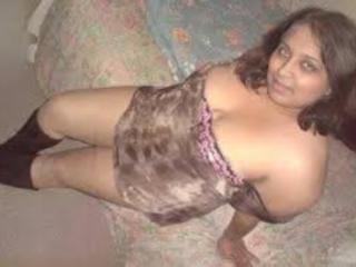 Indian Milf Flaunting Her Legs
