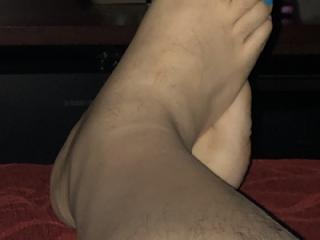 Male toe ring polish feet 3 of 4
