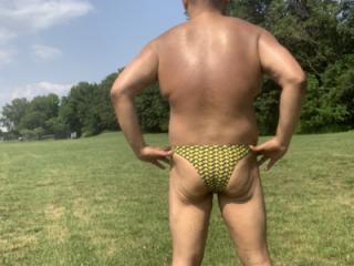 Yellow patterned bikini in Bayonne Park. Taste me!!! 19 of 20