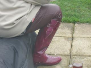 wetlook leggings @ garden boots