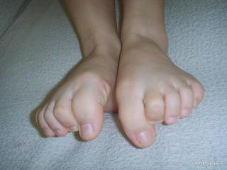 Long toes...beautiful feet and toes 4 of 16