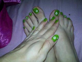 Nailpolish (green with designs and ring toe) 4 of 17