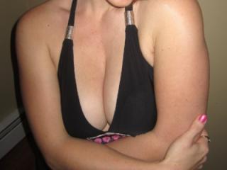 Wife Cleavage 2 of 13