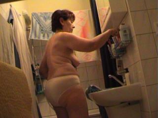 Jindriska Sperlova nude in bathroom