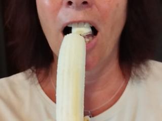 the big banana duel, kiss GrannyGila 15 of 20