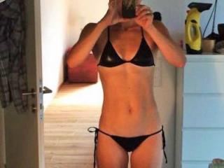 Mirror Selfies of hungry milf 13 of 17