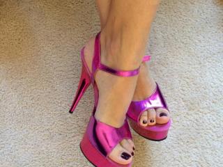 Pink heels and panties 1 of 6