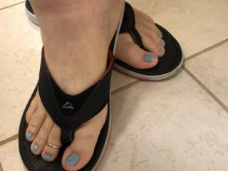 Male toe ring polish feet