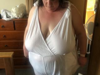 A few snaps of this BBW modelling some new beachwear 15 of 19